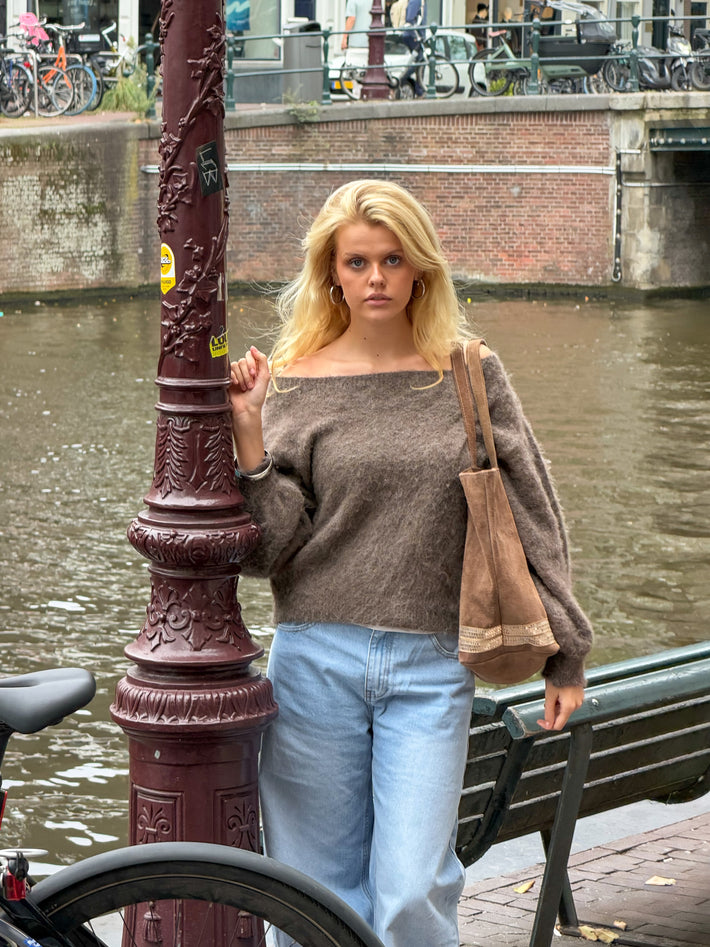 Maira off shoulder knit - bruin
