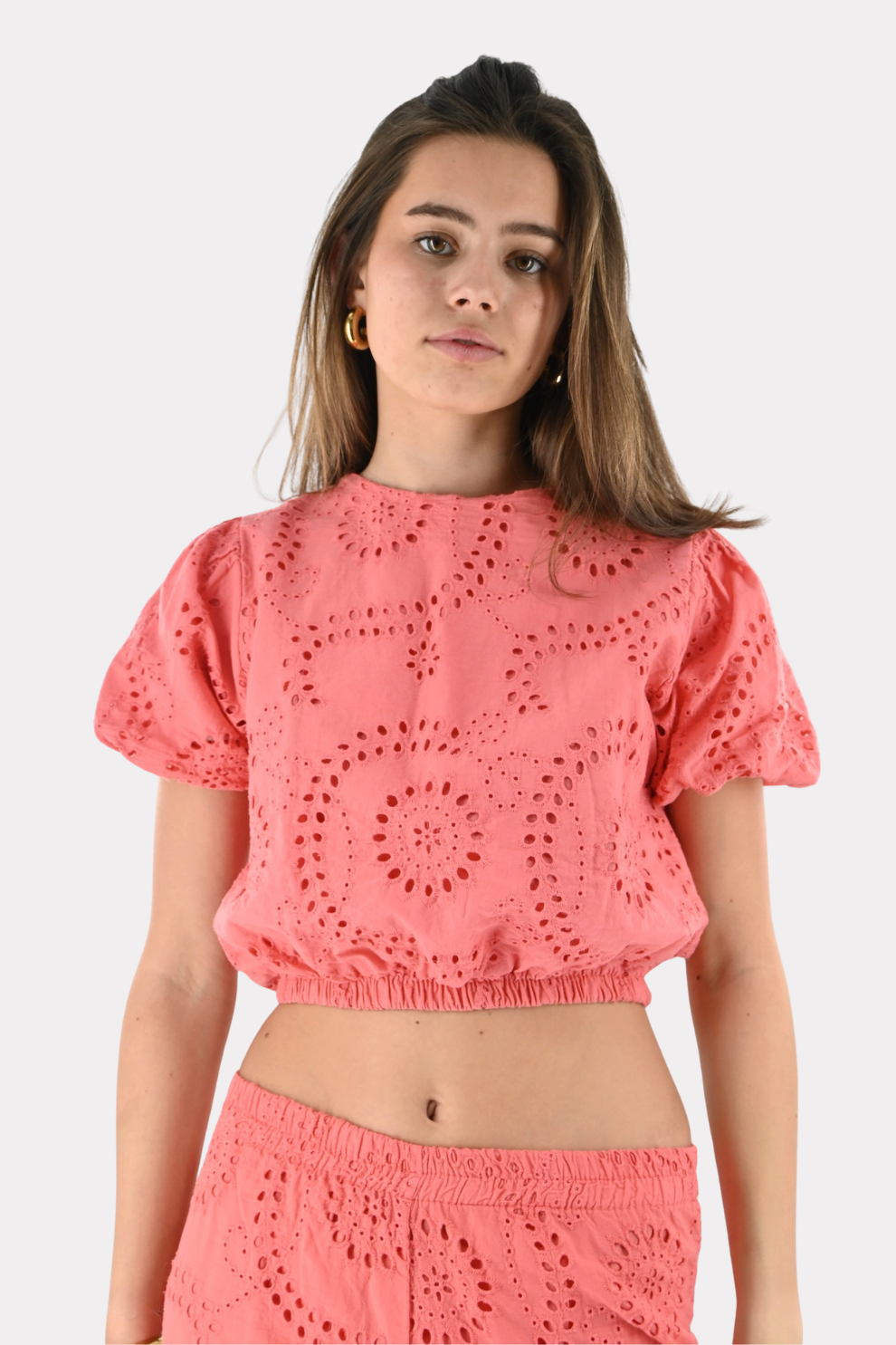 [photo_size]Lot is 1.74m lang en draagt maat S/M.