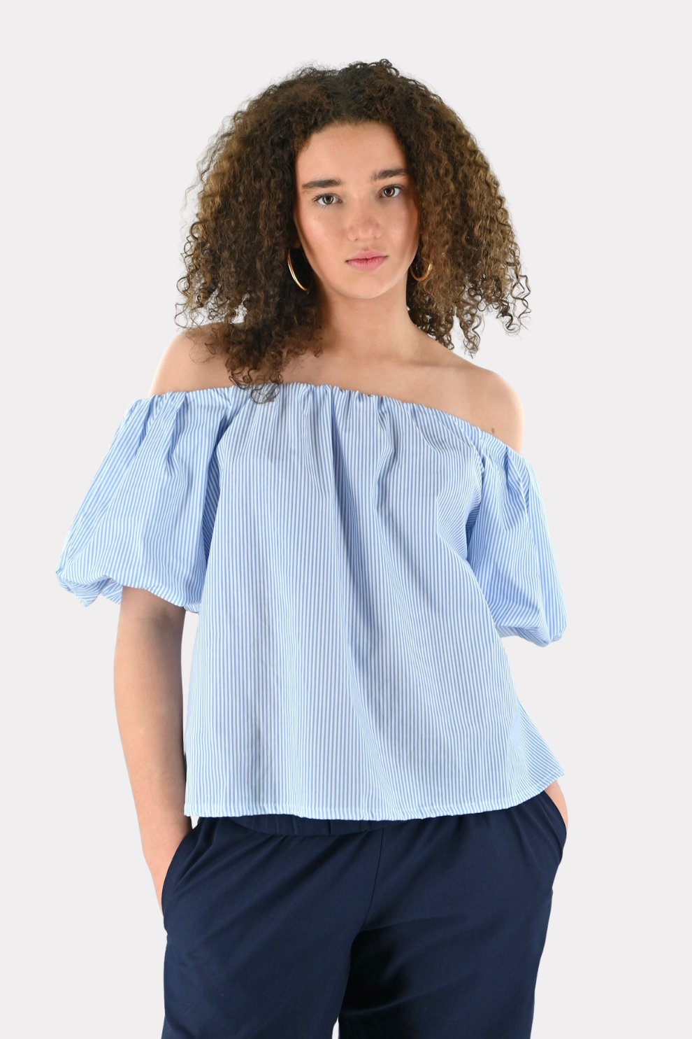 [photo_size]Gwen is 1.76m lang en draagt maat S/M.