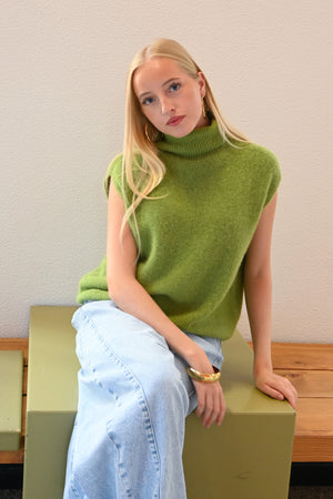 Gemütlicher Strickpullover mit hohem Kragen - Salbeigrün