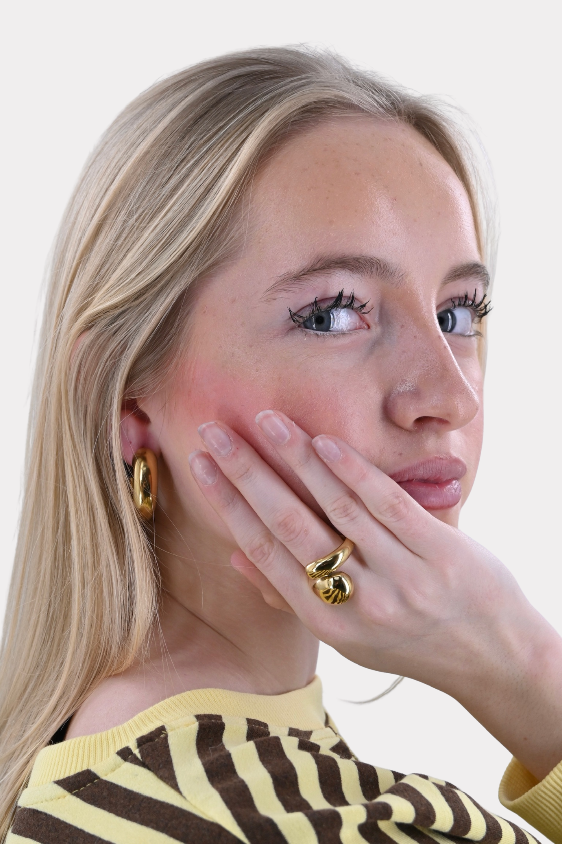 Gold-drop-ring-gold-fashiontiger