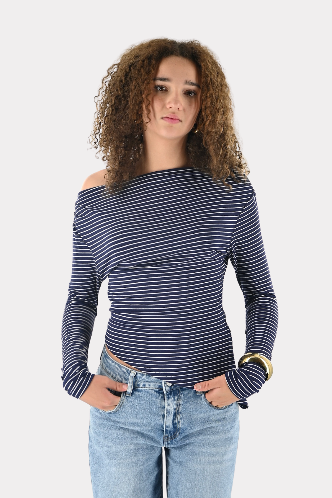 Tessa-off-shoulder-top-navy-striped-fashioniger-3