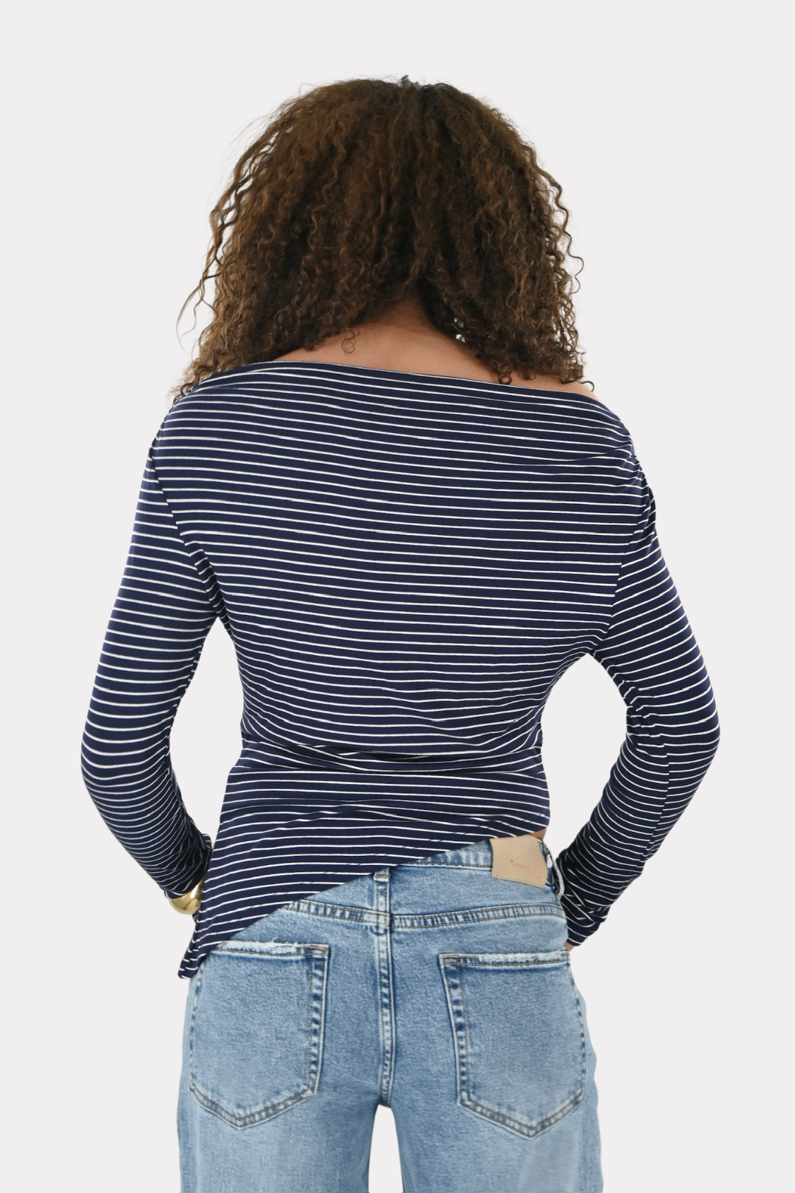 Tessa-off-shoulder-top-navy-striped-fashioniger-4