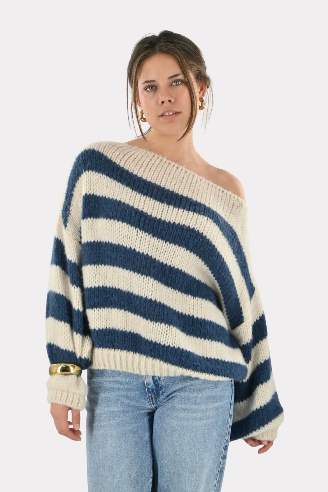 Kato-off-shoulder-knit-navy-white-fashiontiger-2
