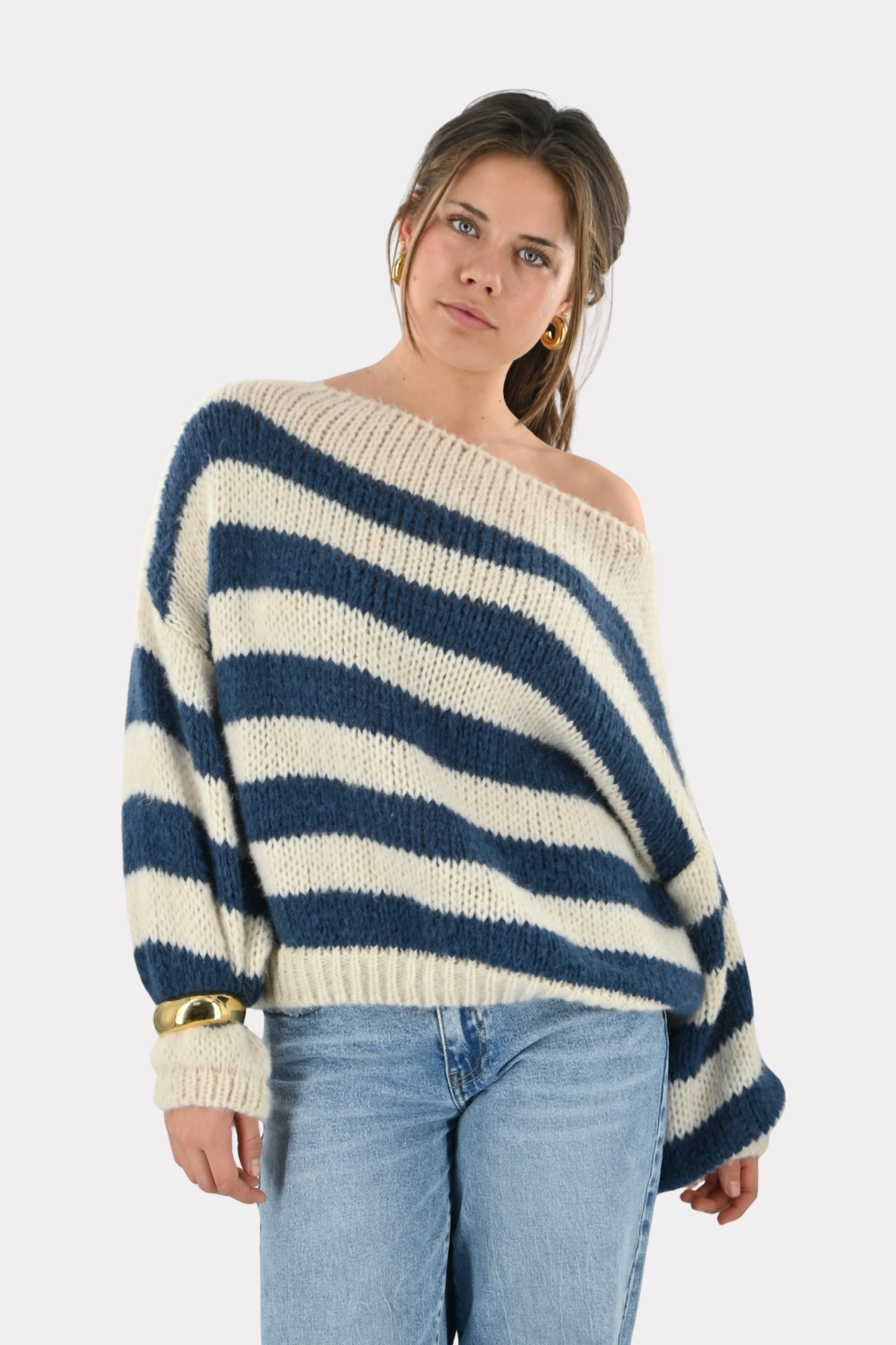 Kato-off-shoulder-knit-navy-white-fashiontiger-4