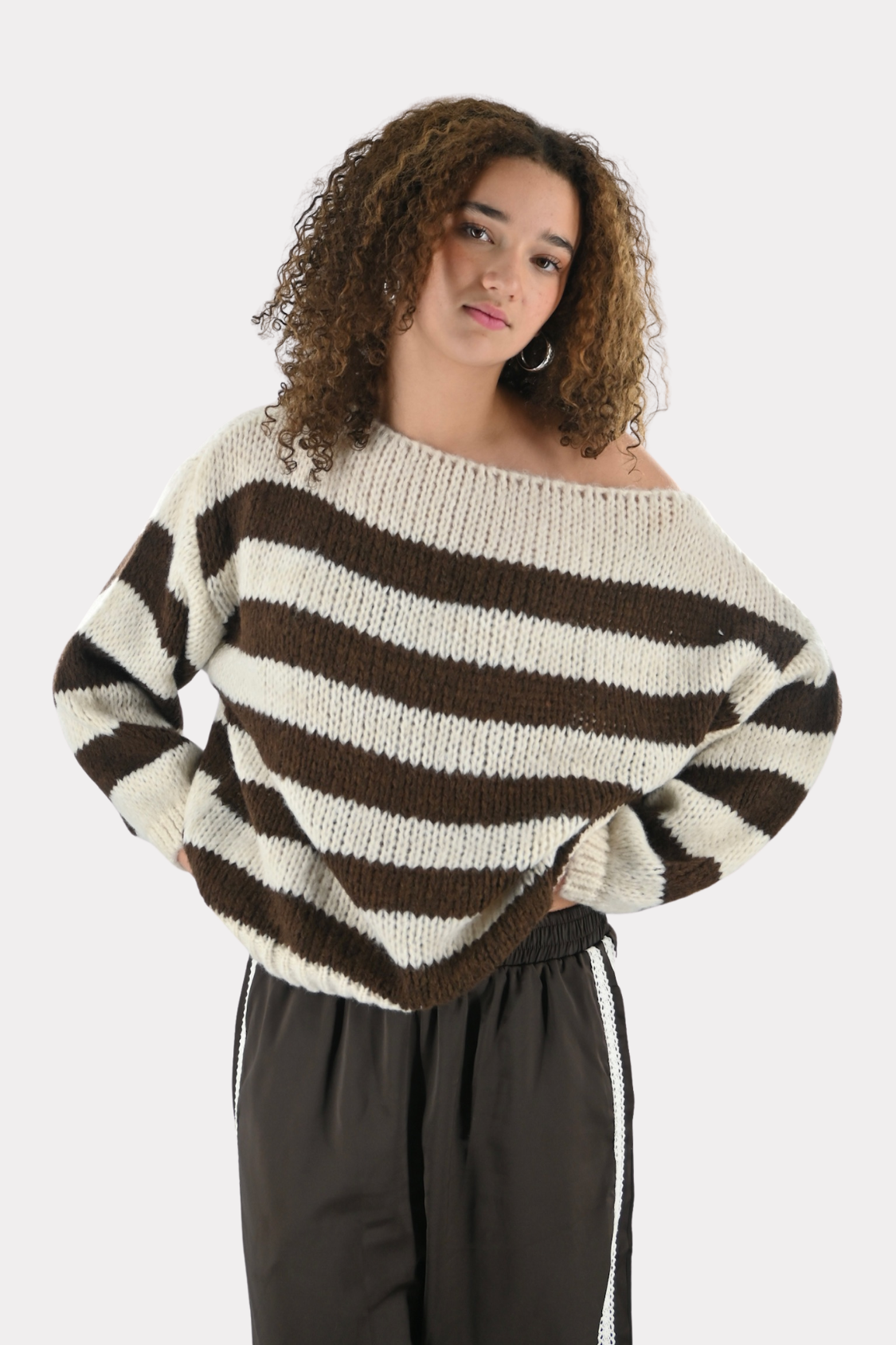 Kato-off-shoulder-knit-brown-white-fashiontiger-1