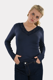 Ymke-top-navy-fashiontiger