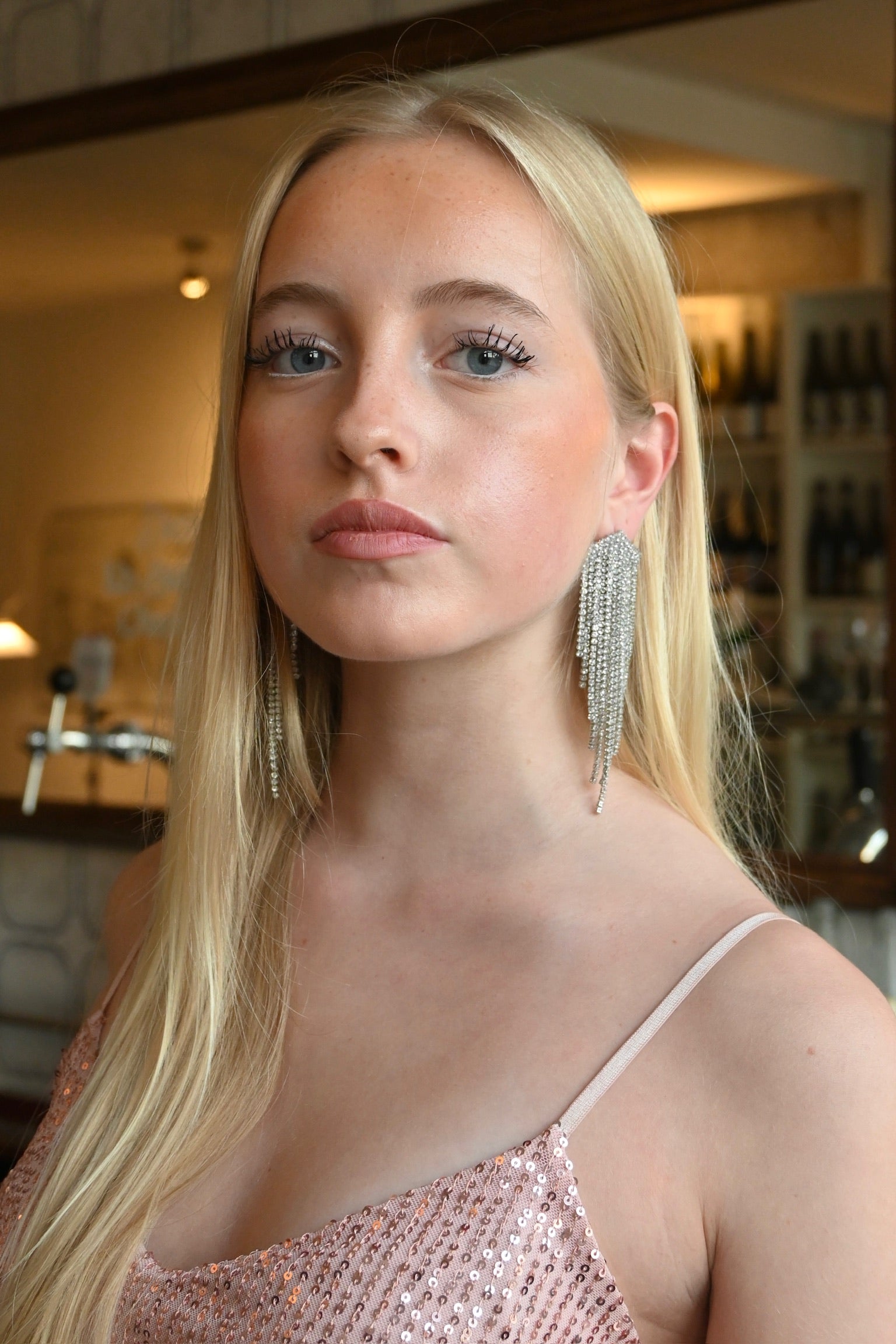 Shiny-diamand-earrings-silver-2