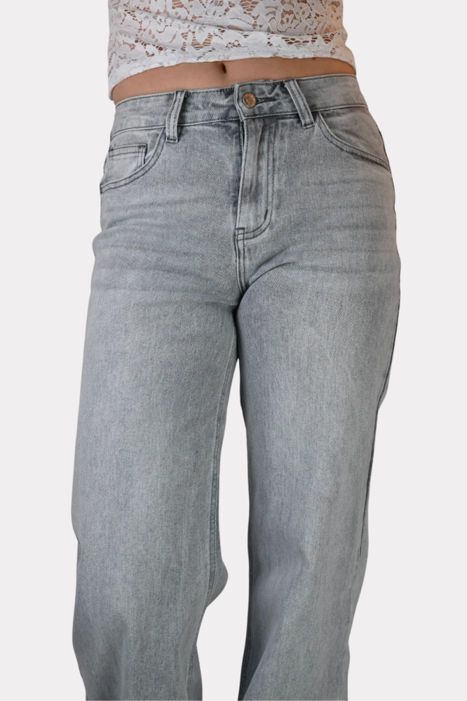 Folded_jeans_grey_fashiontiger_2