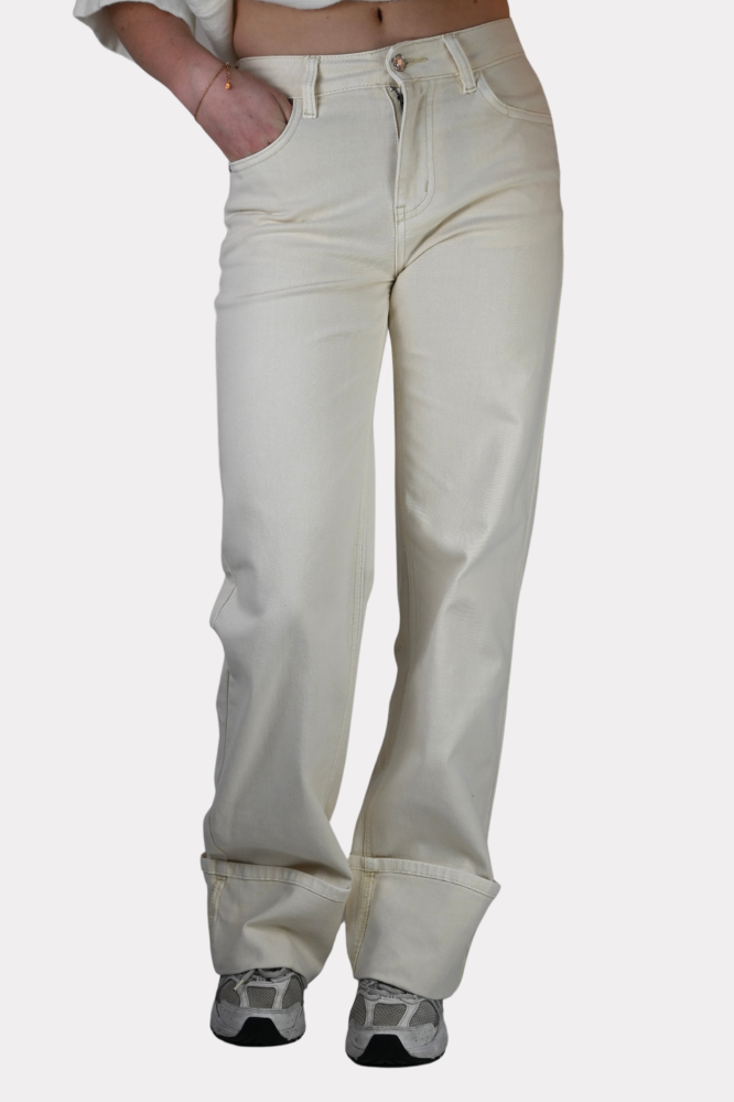 Folded_jeans_white_fashiontiger_2