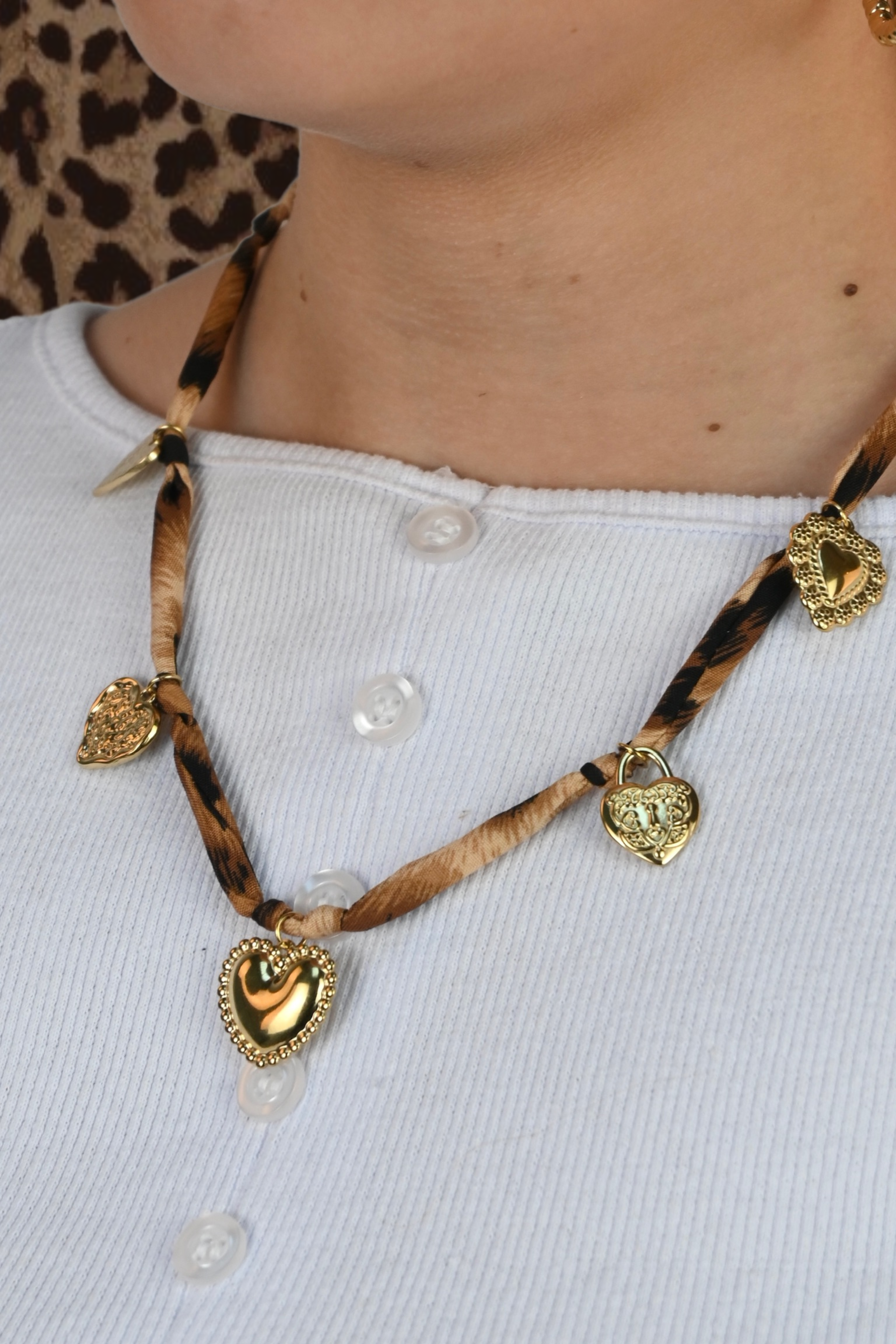 Leo_lovey_dovey_necklace_gold_fashiontiger-3