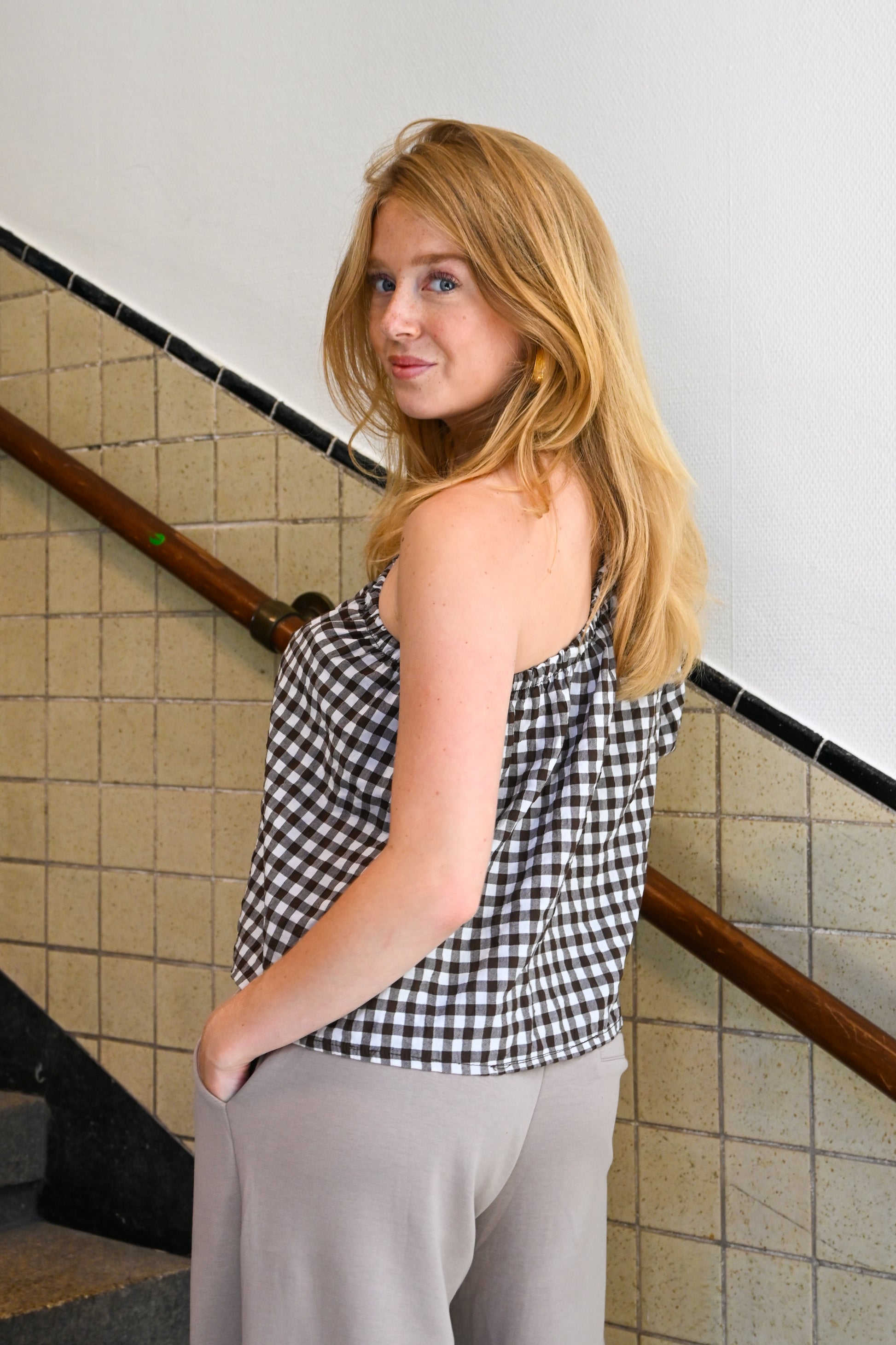 One shoulder check blouse - bruin - Fashiontiger 2
