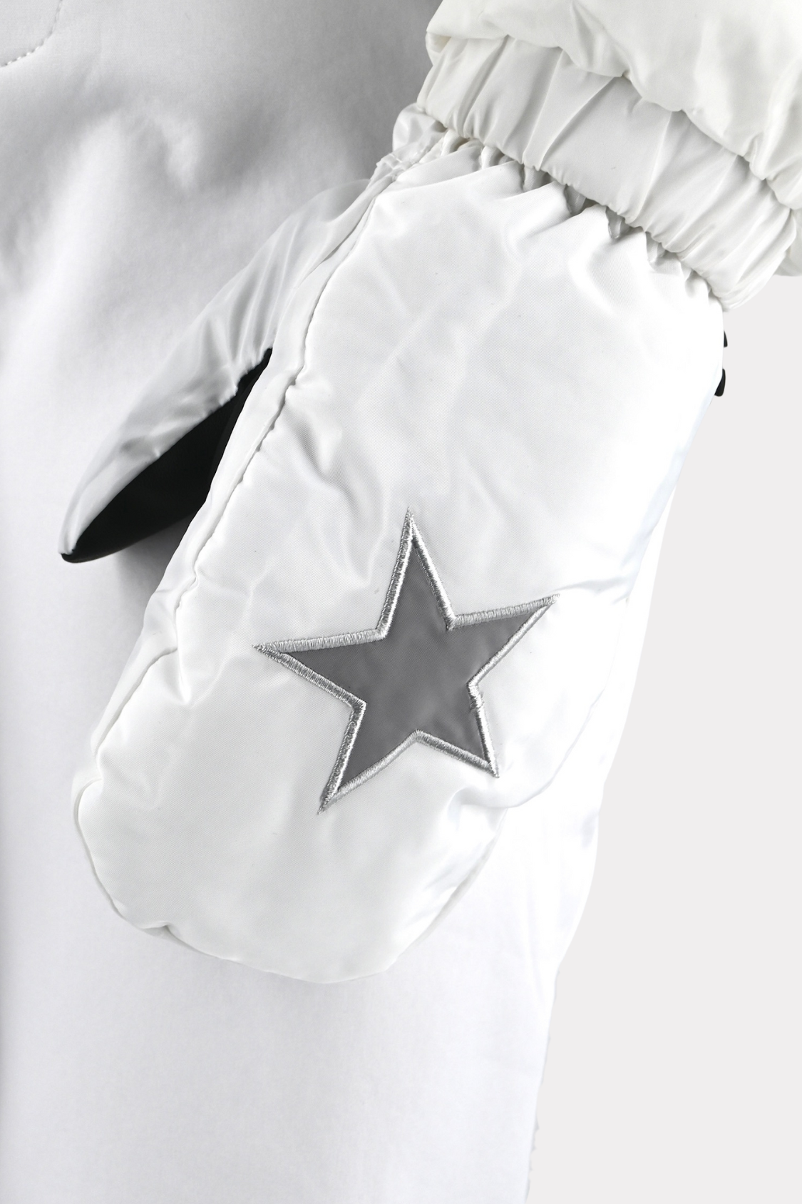 Tiger-ski-gloves-white-fashiontiger