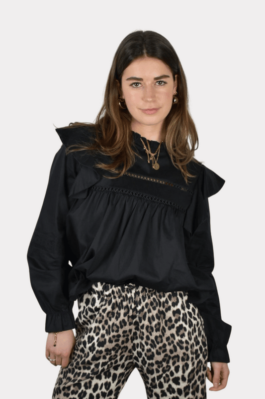 Ruffle-blouse-zwart-fashiontiger-1